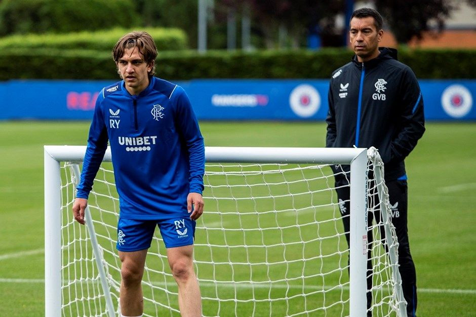 Erden Timur sessizliğini sol bek transferiyle bozuyor! Okan Buruk’un elini rahatlatacak hamle Ocak ayında geliyor... EURO 2024 kartını oynayarak işi bitirdi - Sayfa 6