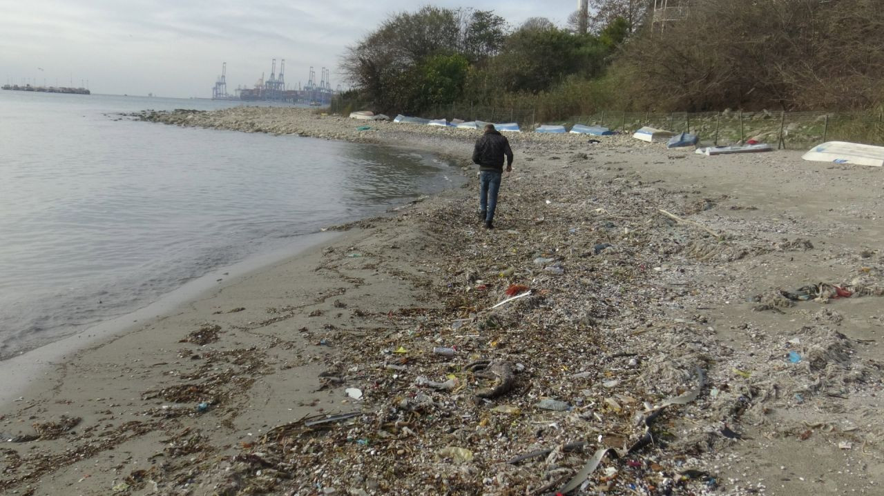 Fırtına sonrası Avcılar sahili çöplüğe dönüştü - Sayfa 5