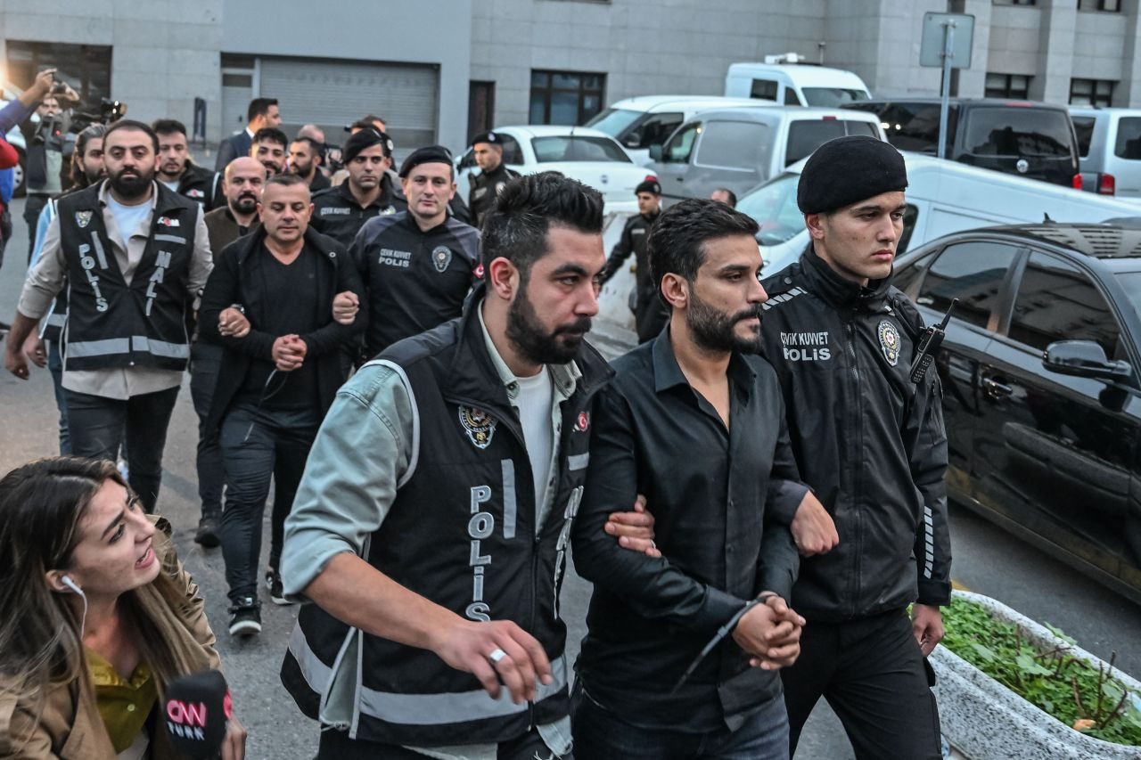 Dilan Polat ve Engin Polat hakkında "uyuşturucu veya uyarıcı madde üretme" suçundan soruşturma başlatıldı - Sayfa 7