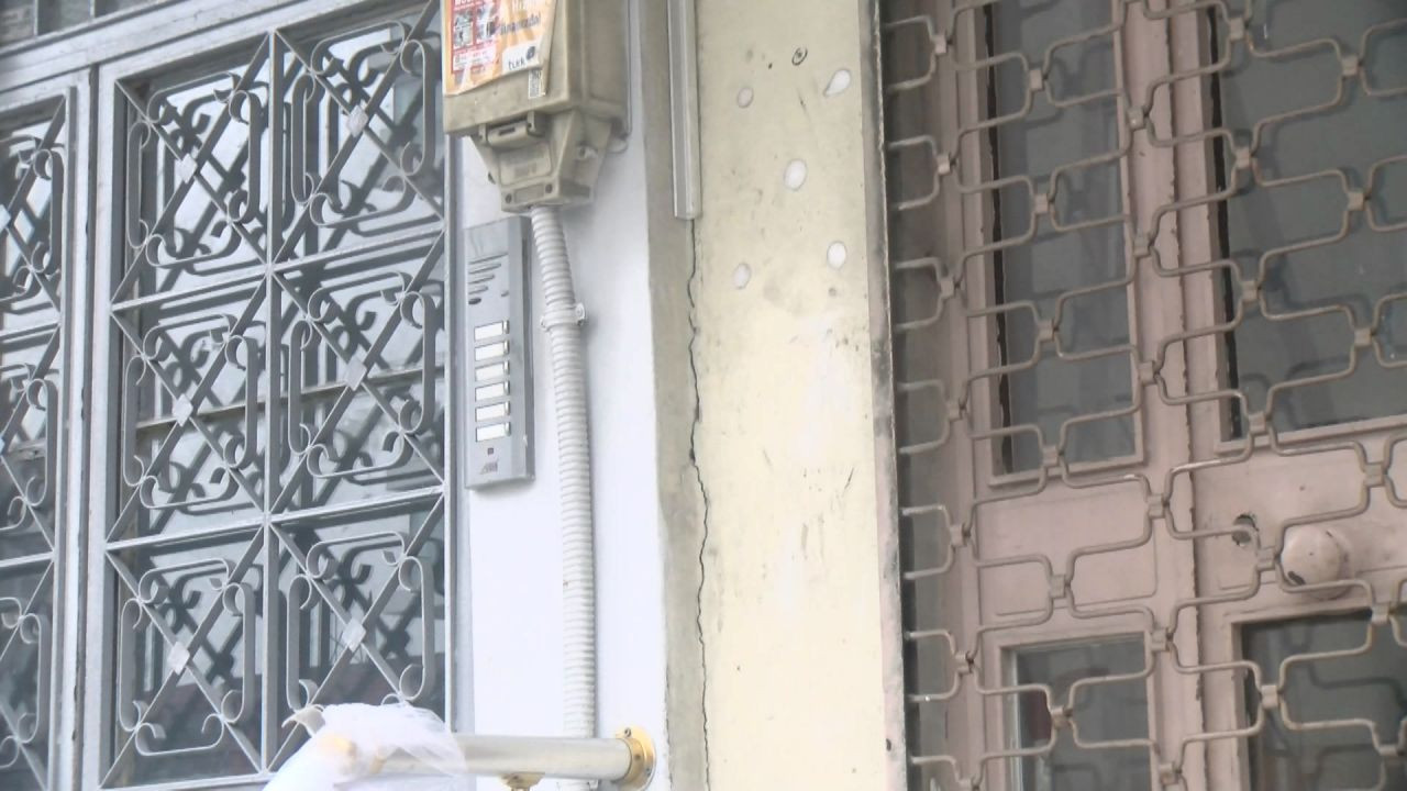 Depremin verdiği hasar görüntülendi: "Duvar yıkılmaları var" - Sayfa 11