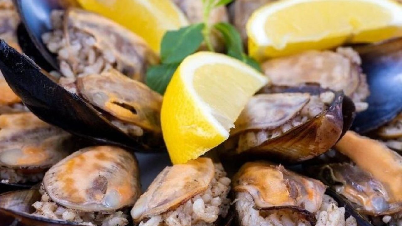 Sokak ve restoranda sevilen lezzet! Midye dolma tarifi! Midye dolma malzeme listesi ve yapılışı... - Sayfa 1