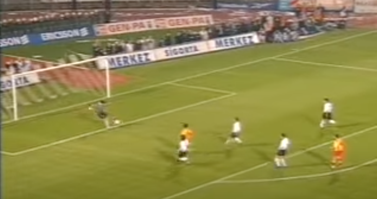 İşte Beşiktaş’ın Andre Onana’sı! Yediği gollerle Beşiktaş'ı şampiyonluktan etti, taraftarı çıldırttı! Sonunda dayanamadı kafasını direğe vurdu, futbolcular engel oldu! Hapse bile girdi... - Sayfa 5