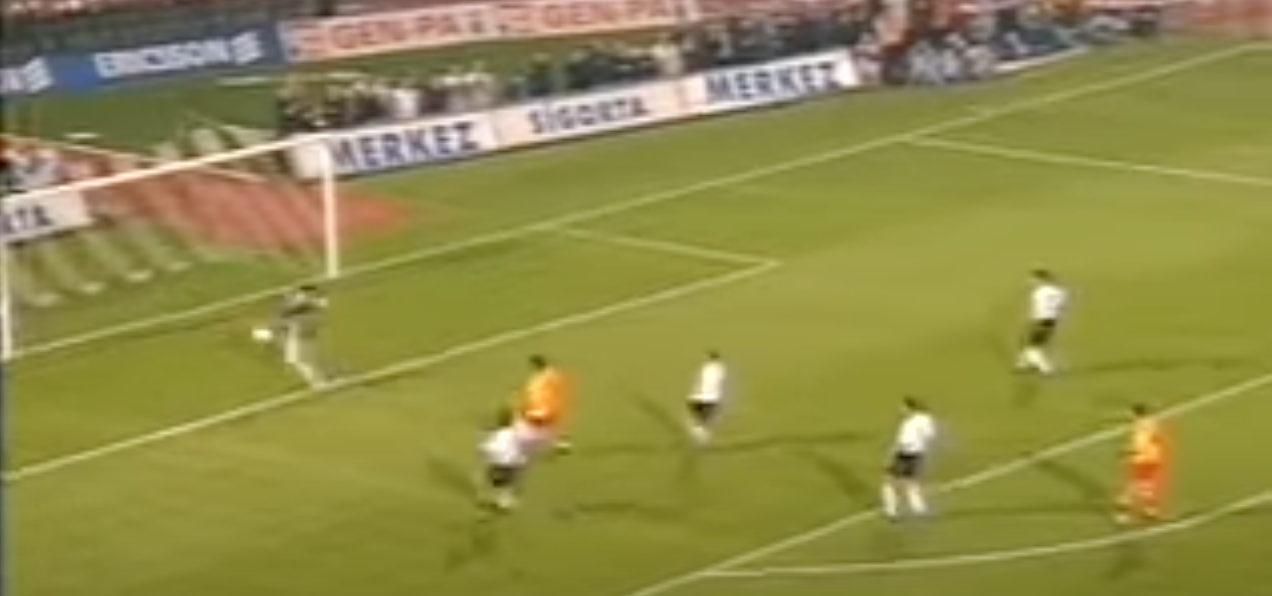 İşte Beşiktaş’ın Andre Onana’sı! Yediği gollerle Beşiktaş'ı şampiyonluktan etti, taraftarı çıldırttı! Sonunda dayanamadı kafasını direğe vurdu, futbolcular engel oldu! Hapse bile girdi... - Sayfa 6