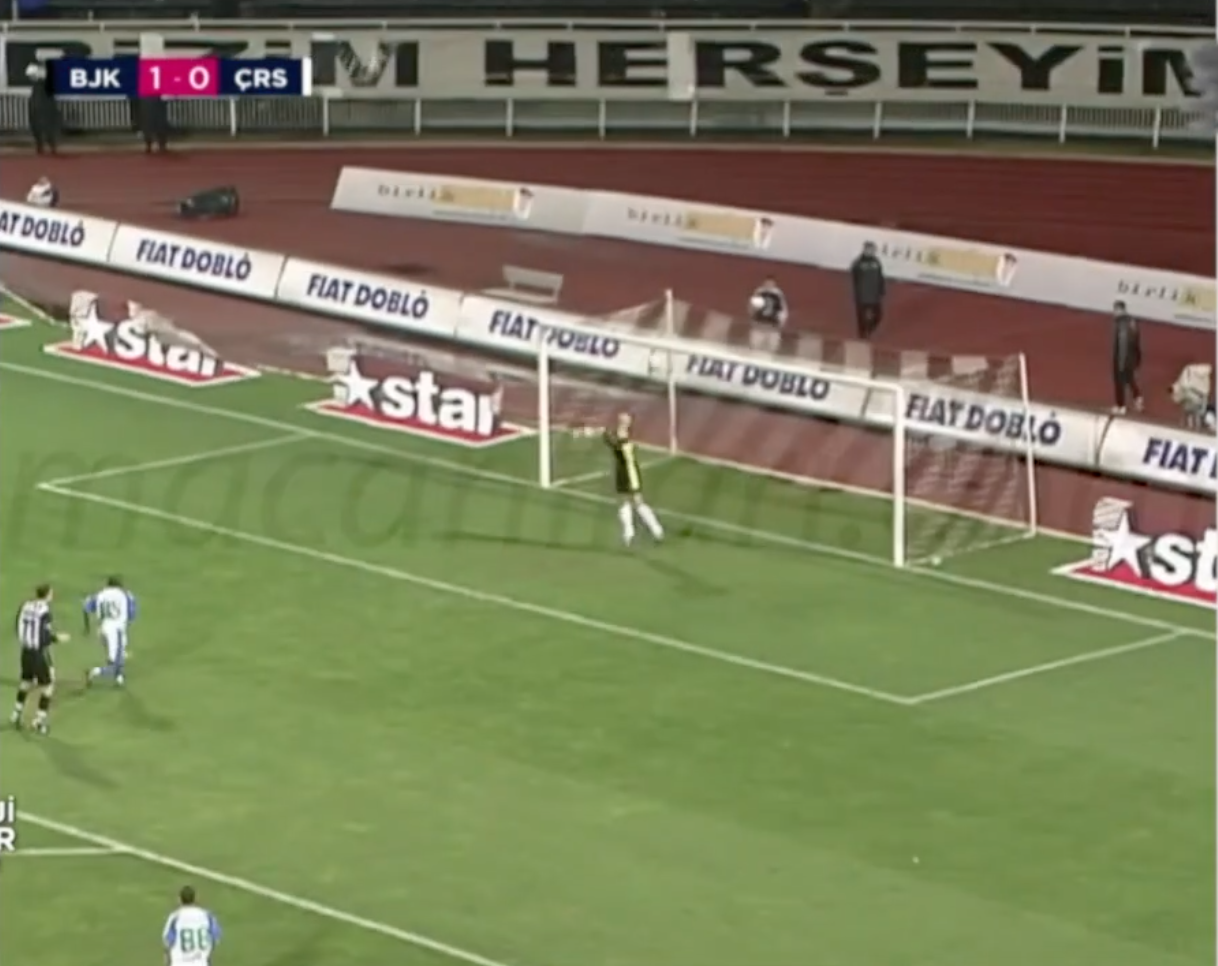 İşte Beşiktaş’ın Andre Onana’sı! Yediği gollerle Beşiktaş'ı şampiyonluktan etti, taraftarı çıldırttı! Sonunda dayanamadı kafasını direğe vurdu, futbolcular engel oldu! Hapse bile girdi... - Sayfa 13