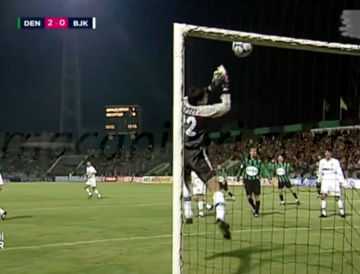 İşte Beşiktaş’ın Andre Onana’sı! Yediği gollerle Beşiktaş'ı şampiyonluktan etti, taraftarı çıldırttı! Sonunda dayanamadı kafasını direğe vurdu, futbolcular engel oldu! Hapse bile girdi... - Sayfa 9