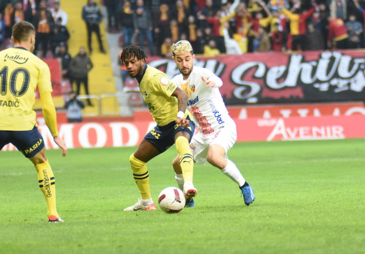 “İyi giden bir şeyi berbat etmekte ustalar! İsmail Kartal kulakları çekecek diye umut ettik, aynı şekilde devam ettiler! Stoperler nasıl duracağını bile bilmiyor” - Sayfa 7