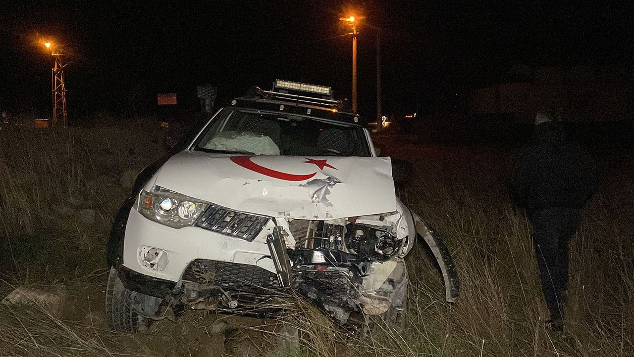 Arazi aracı ile çarpışan otomobil ikiye bölündü! Kazazede: "Çek çek sağlamız" - Sayfa 8