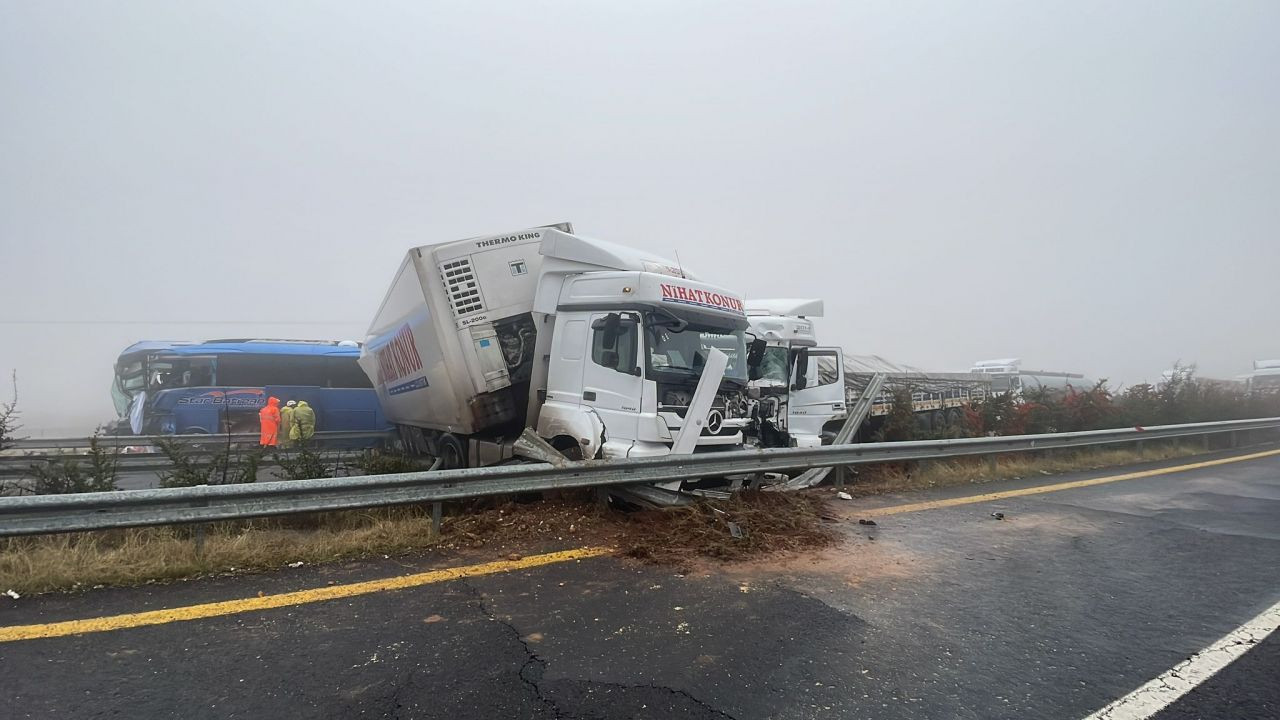 Şanlıurfa'da feci kaza! 2 TIR ile yolcu otobüsü çarpıştı: Ölü ve yaralılar var! - Sayfa 6