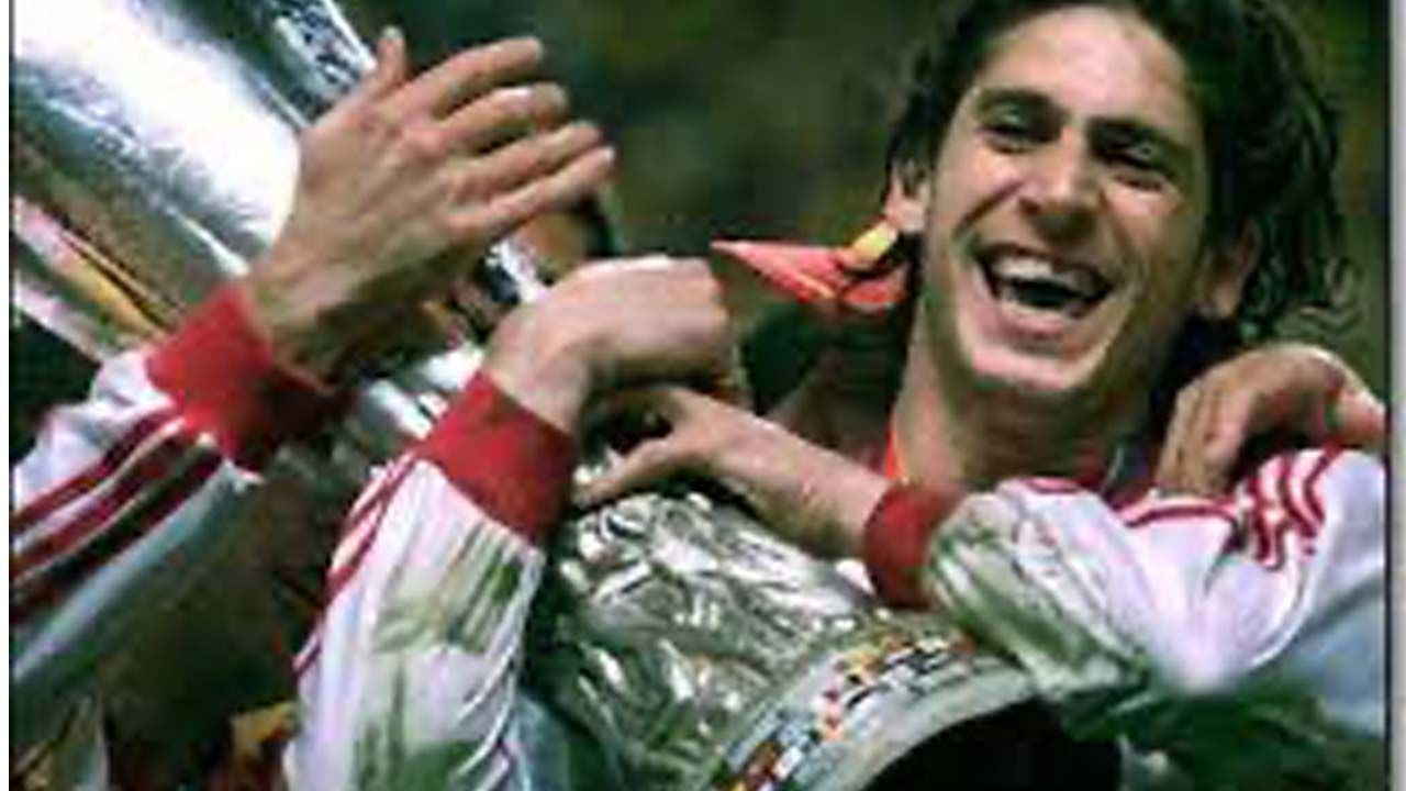 “Fernando Muslera soyunma odasına geldi ve ‘maaşım yatmazsa oynamam dedi” Ümit Davala’dan yıllar sonra gelen inanılmaz itiraf: Biz 11 ay paramızı almamıştık - Sayfa 6