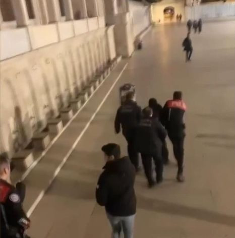 Fatih Camii'nde imamı yaralayan saldırgan ifade verirken bakın ne yaptı! - Sayfa 5
