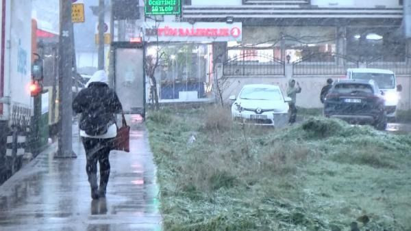AKOM uyarmıştı! İstanbul'da beklenen yağış başladı! O ilçe beyaza büründü! - Sayfa 5