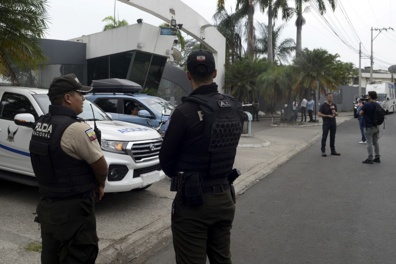 Ekvador'da operasyonlar sürüyor: Komşu ülkelerden de OHAL kararı: Sınıra askeri birlikler sevk ediliyor - Sayfa 7