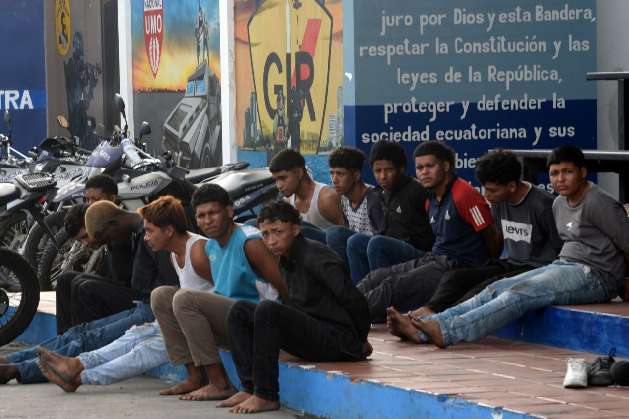 Ekvador'da operasyonlar sürüyor: Komşu ülkelerden de OHAL kararı: Sınıra askeri birlikler sevk ediliyor - Sayfa 13