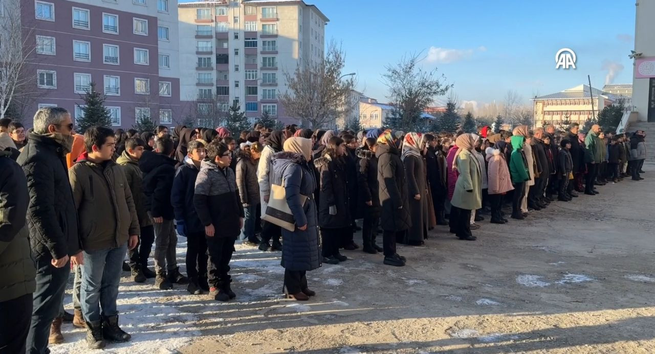 81 ilde tüm okullarda şehitler için saygı duruşu - Sayfa 6