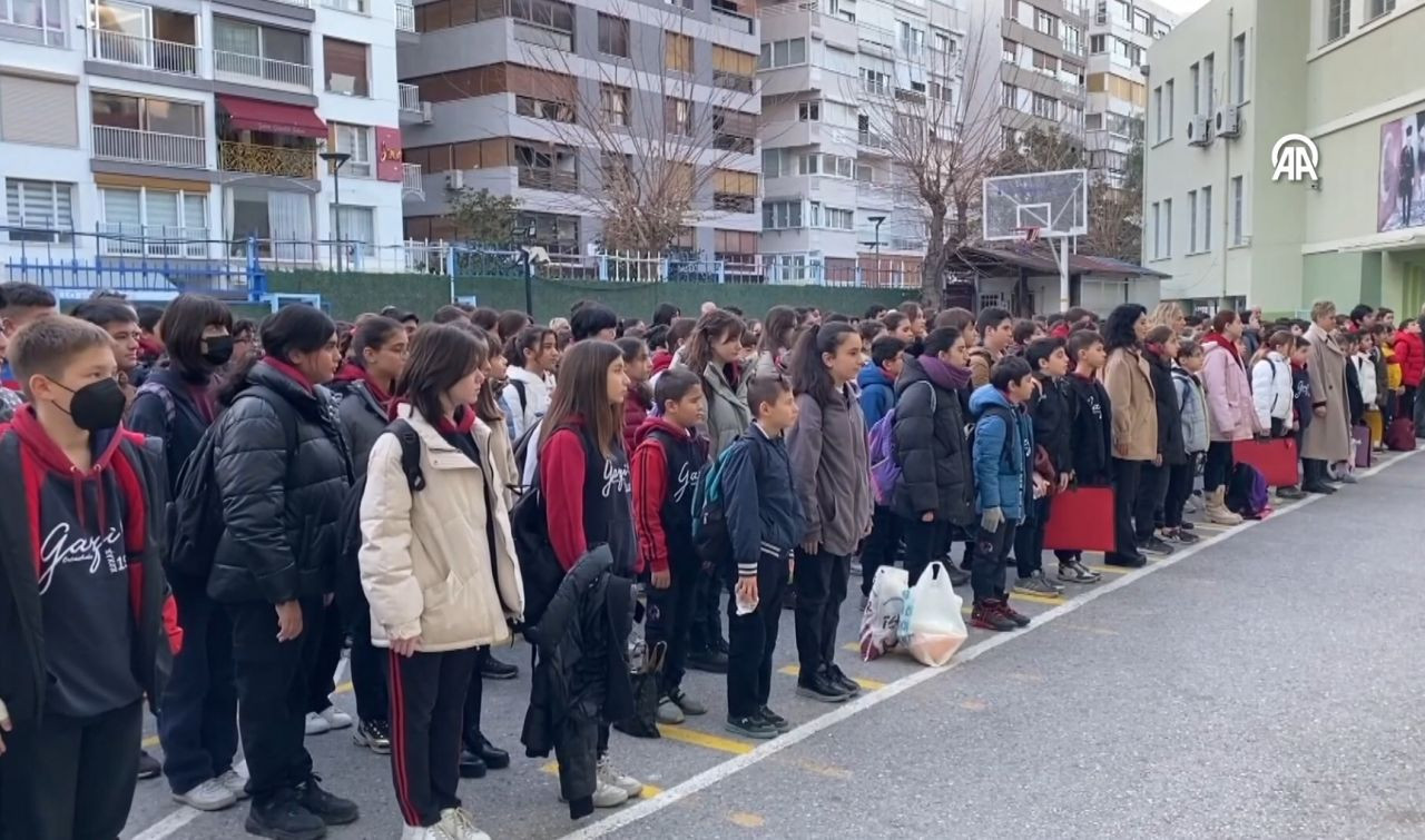 81 ilde tüm okullarda şehitler için saygı duruşu - Sayfa 8