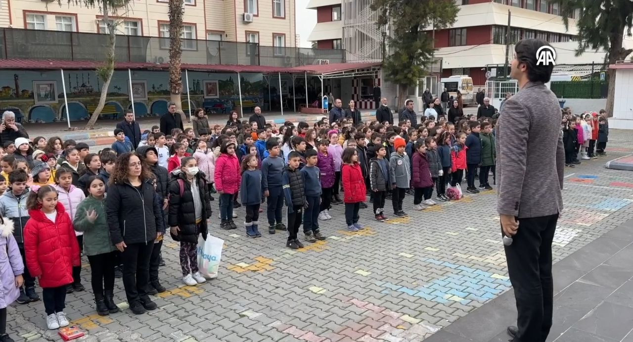 81 ilde tüm okullarda şehitler için saygı duruşu - Sayfa 9