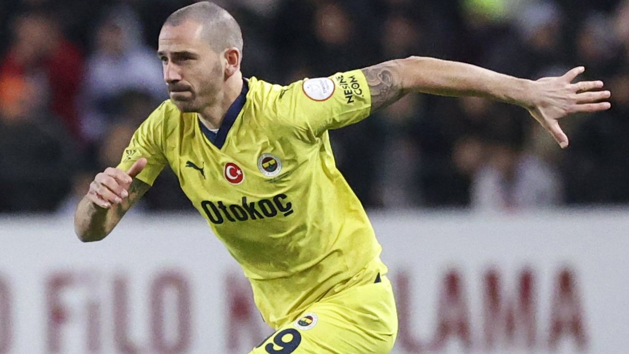 “Antep her maç bu kadar motive oynasa ilk 4'e girer. Ne de olsa Mehmet Büyükekşi'nin takımı! Fenerbahçe’ye karşı 1 puana Şampiyonlar Ligi finaline çıkacakmış gibi oynadılar” - Sayfa 7