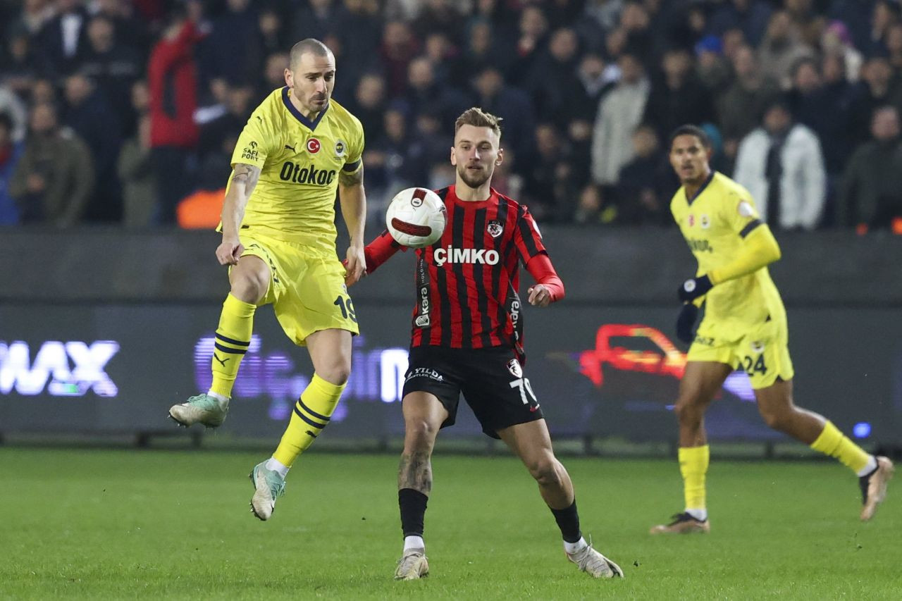 “Antep her maç bu kadar motive oynasa ilk 4'e girer. Ne de olsa Mehmet Büyükekşi'nin takımı! Fenerbahçe’ye karşı 1 puana Şampiyonlar Ligi finaline çıkacakmış gibi oynadılar” - Sayfa 5