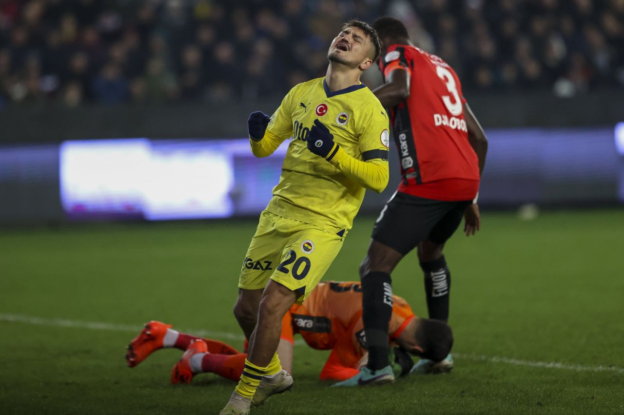“Antep her maç bu kadar motive oynasa ilk 4'e girer. Ne de olsa Mehmet Büyükekşi'nin takımı! Fenerbahçe’ye karşı 1 puana Şampiyonlar Ligi finaline çıkacakmış gibi oynadılar” - Sayfa 9