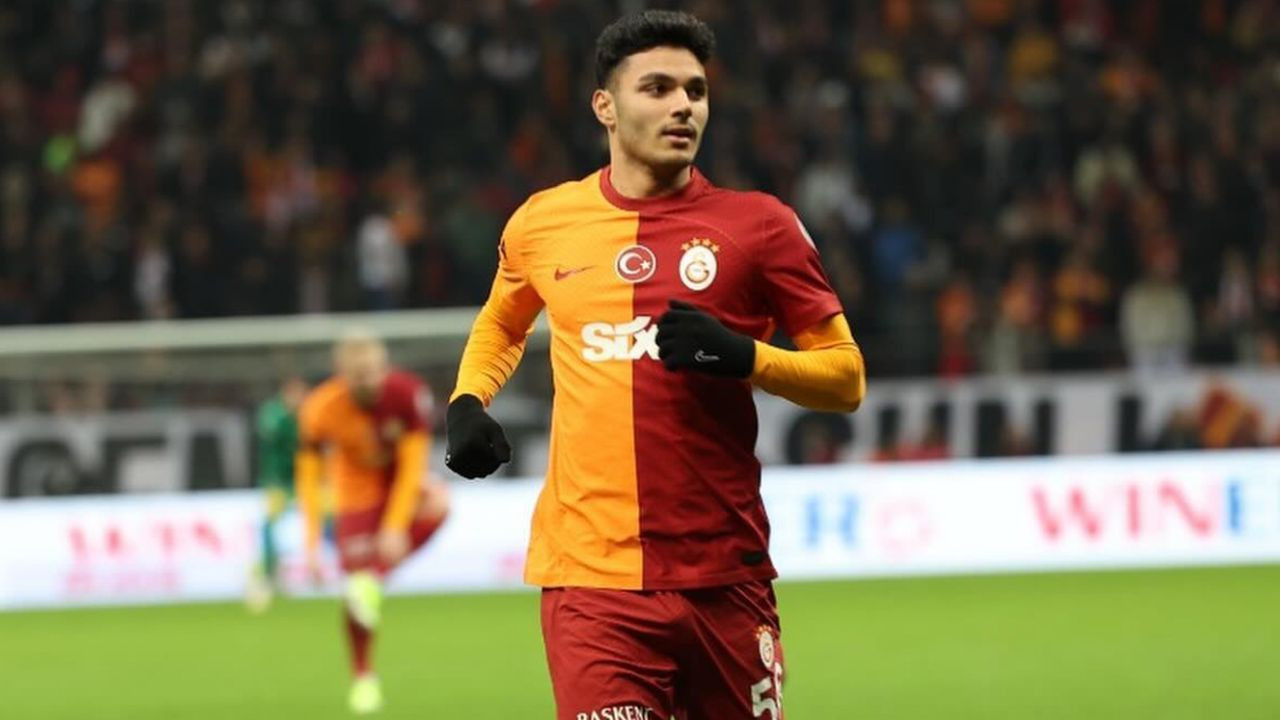 Galatasaray'ın Ümraniyespor maçı ilk 11'i belli oldu! Okan Buruk genç yıldızları sahaya atıyor, taraftar ilk kez izleyecek: Gözler Eyüp Aydın'da - Sayfa 12