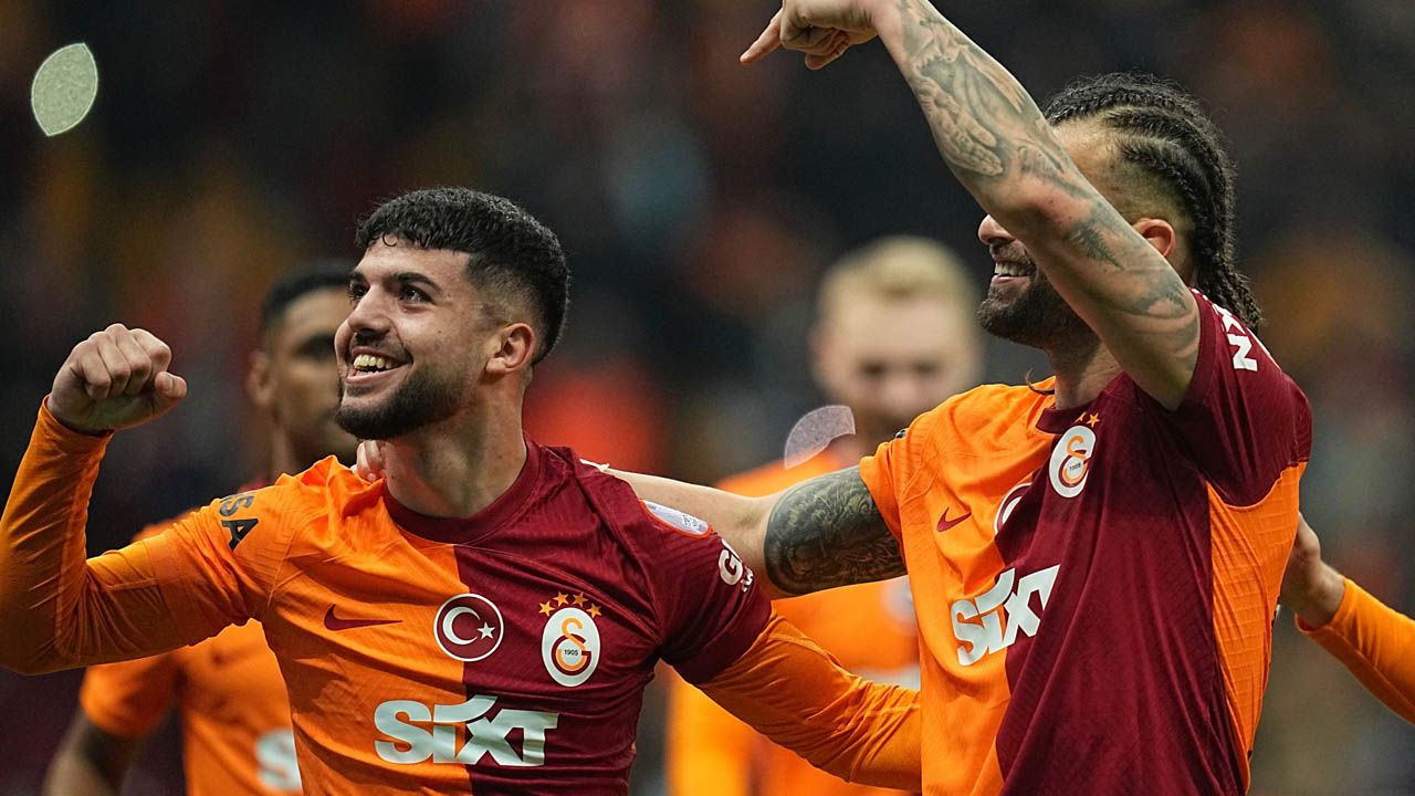 Galatasaray'ın Ümraniyespor maçı ilk 11'i belli oldu! Okan Buruk genç yıldızları sahaya atıyor, taraftar ilk kez izleyecek: Gözler Eyüp Aydın'da - Sayfa 7