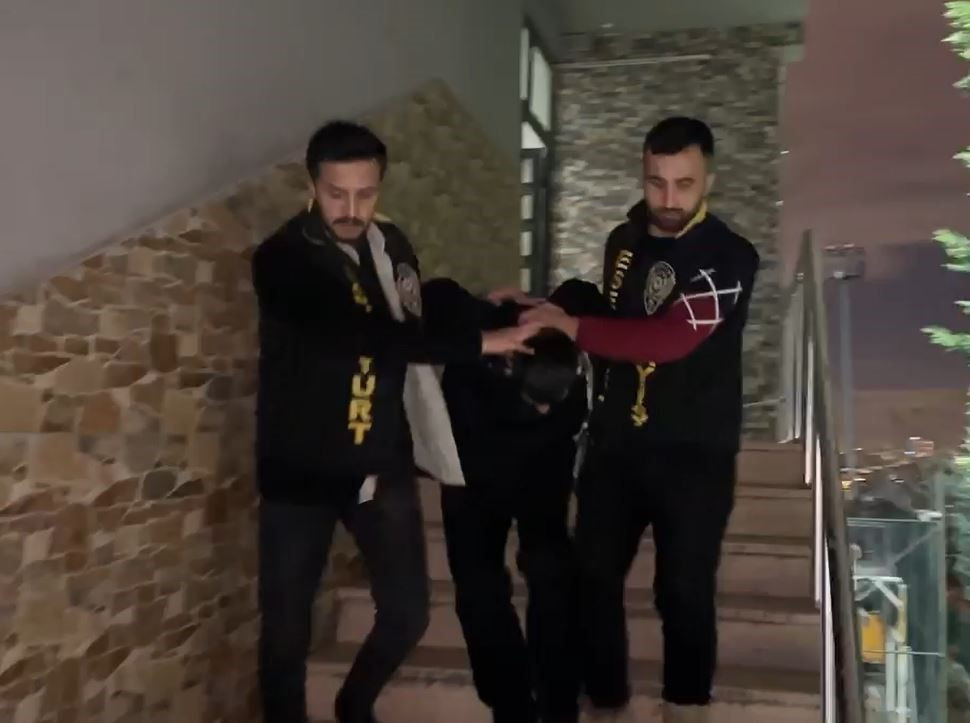 Esenyurt'ta önüne geleni bıçaklayan saldırgan yakalandı! - Sayfa 21