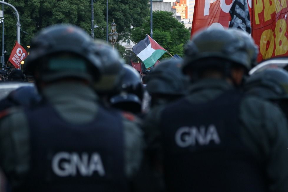 Arjantin'de Milei'ye karşı protestolar sürüyor: Binlerce kişi sokakta! Ülke savaş alanına döndü... - Sayfa 11