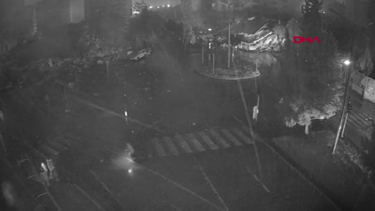 Kahramanmaraş'ta deprem anına ait yeni görüntüler ortaya çıktı! Saniyeler içinde böyle yıkıldı! İşte o anlar... - Sayfa 21