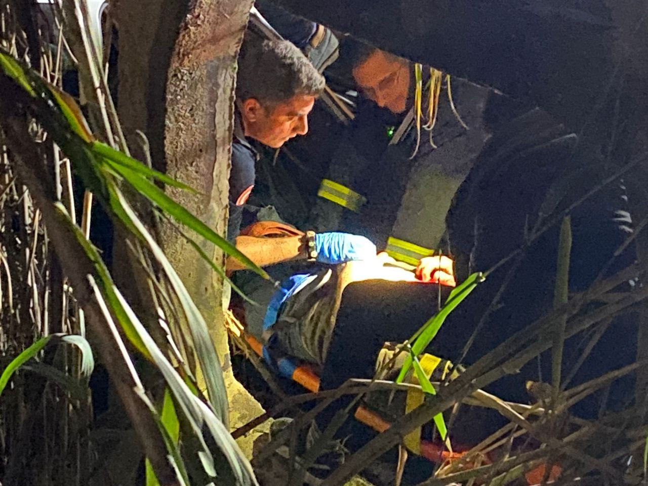 Dere yatağına uçan otomobil için yardıma koştular bulmaca gibi kazayı çözmeye çalıştılar - Sayfa 5