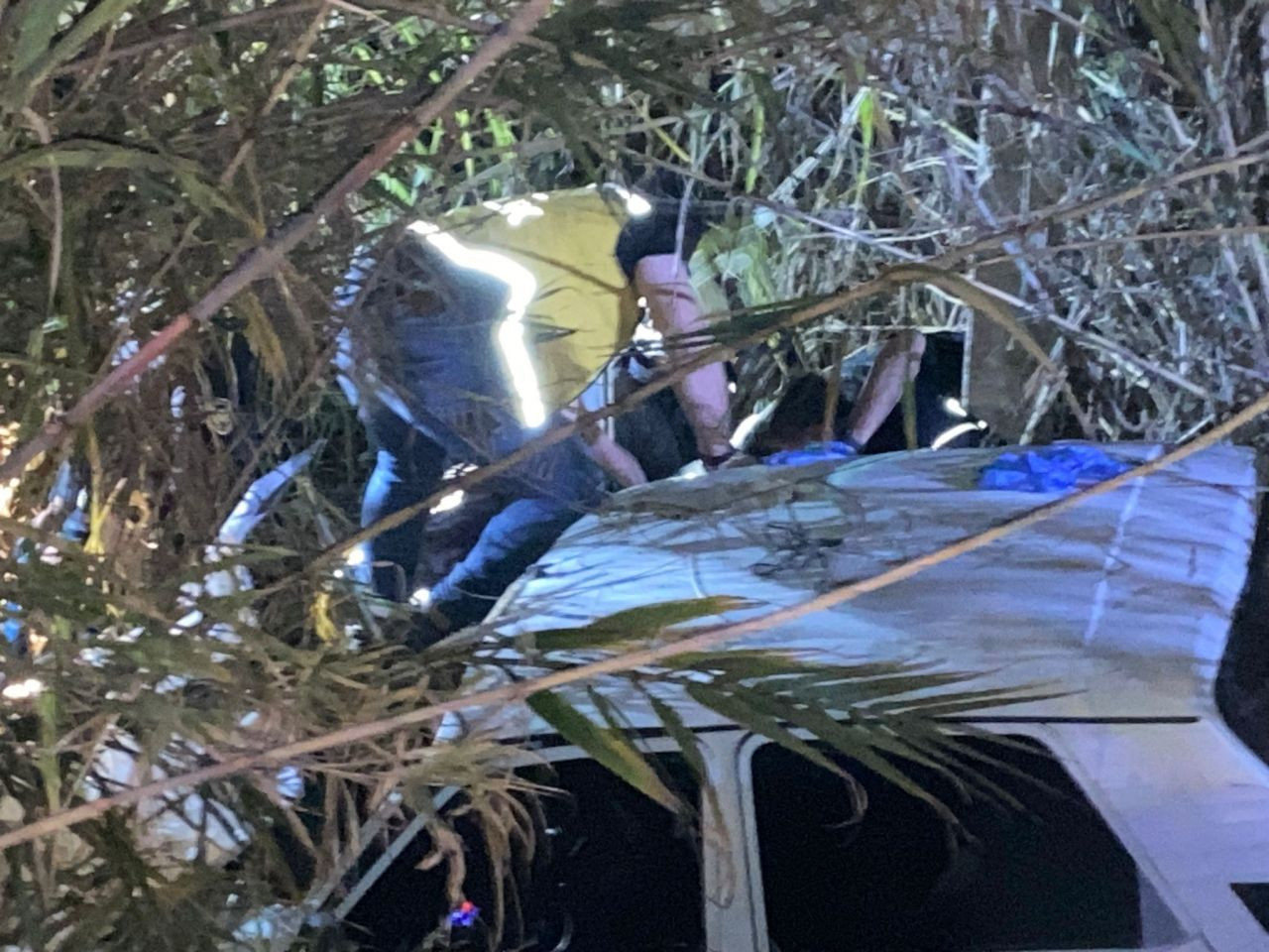 Dere yatağına uçan otomobil için yardıma koştular bulmaca gibi kazayı çözmeye çalıştılar - Sayfa 6