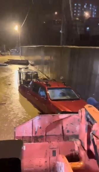 Artvin'de cemaat camide mahsur kaldı! İş makinesi üzerine çığ düştü! - Sayfa 5