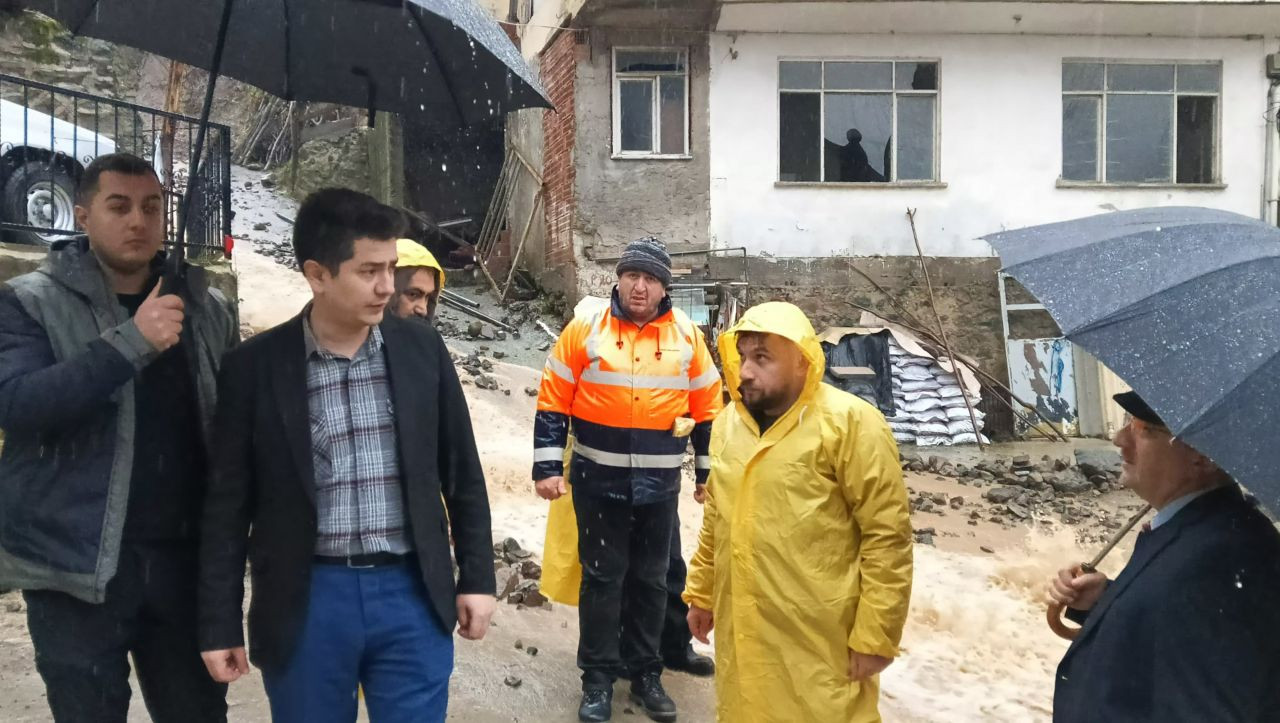Artvin’de şiddetli yağış: Heyelan nedeniyle 2 bina tahliye edildi - Sayfa 11