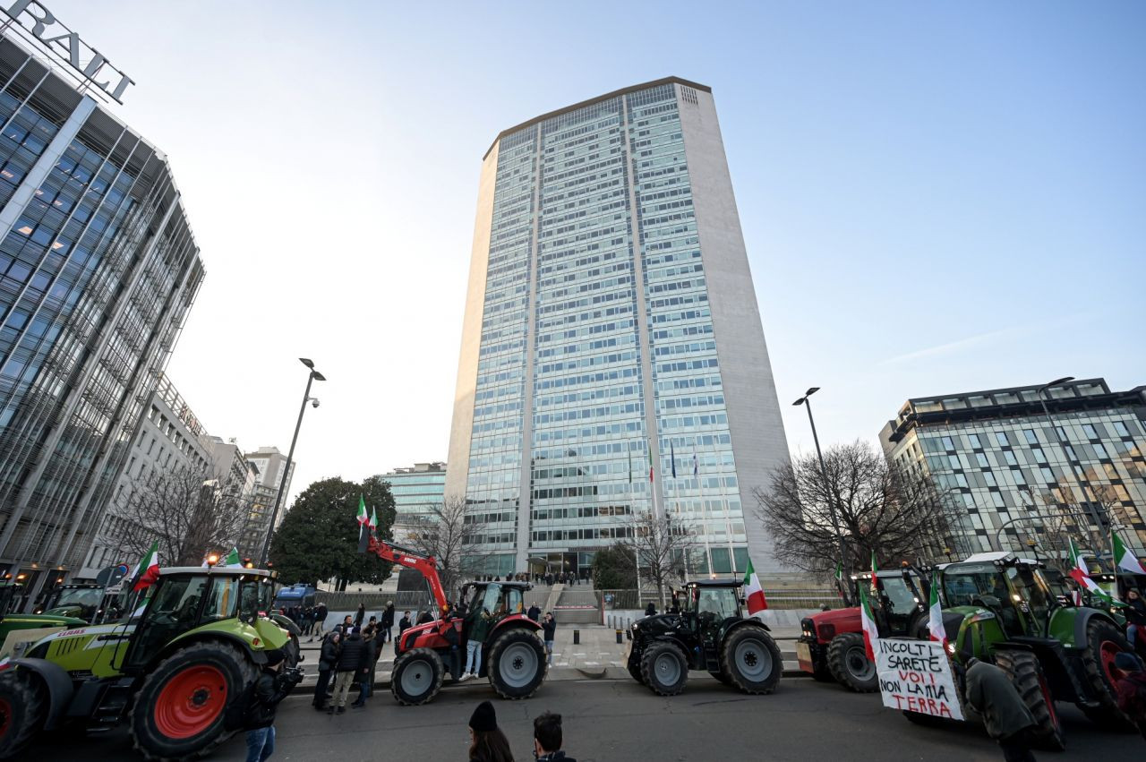 Çiftçiler protesto için Roma'ya ilerliyor:  "Kentin çevresini saracağız. Bunu yalnızca traktörlerle ve birkaç günlüğüne yapmayacağız" - Sayfa 17