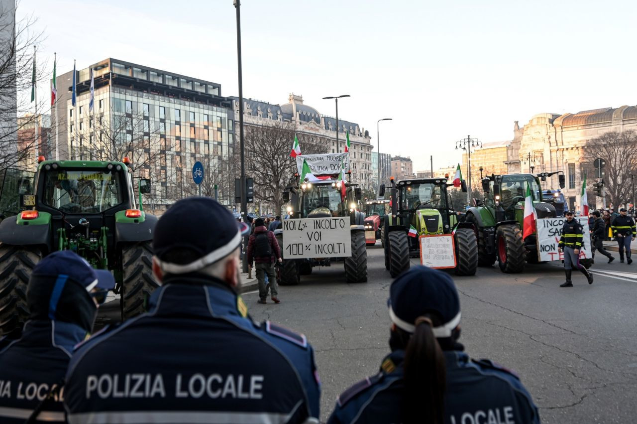 Çiftçiler protesto için Roma'ya ilerliyor:  "Kentin çevresini saracağız. Bunu yalnızca traktörlerle ve birkaç günlüğüne yapmayacağız" - Sayfa 20