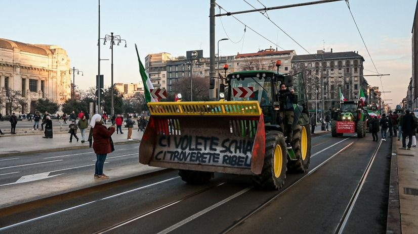 Çiftçiler protesto için Roma'ya ilerliyor:  "Kentin çevresini saracağız. Bunu yalnızca traktörlerle ve birkaç günlüğüne yapmayacağız" - Sayfa 12