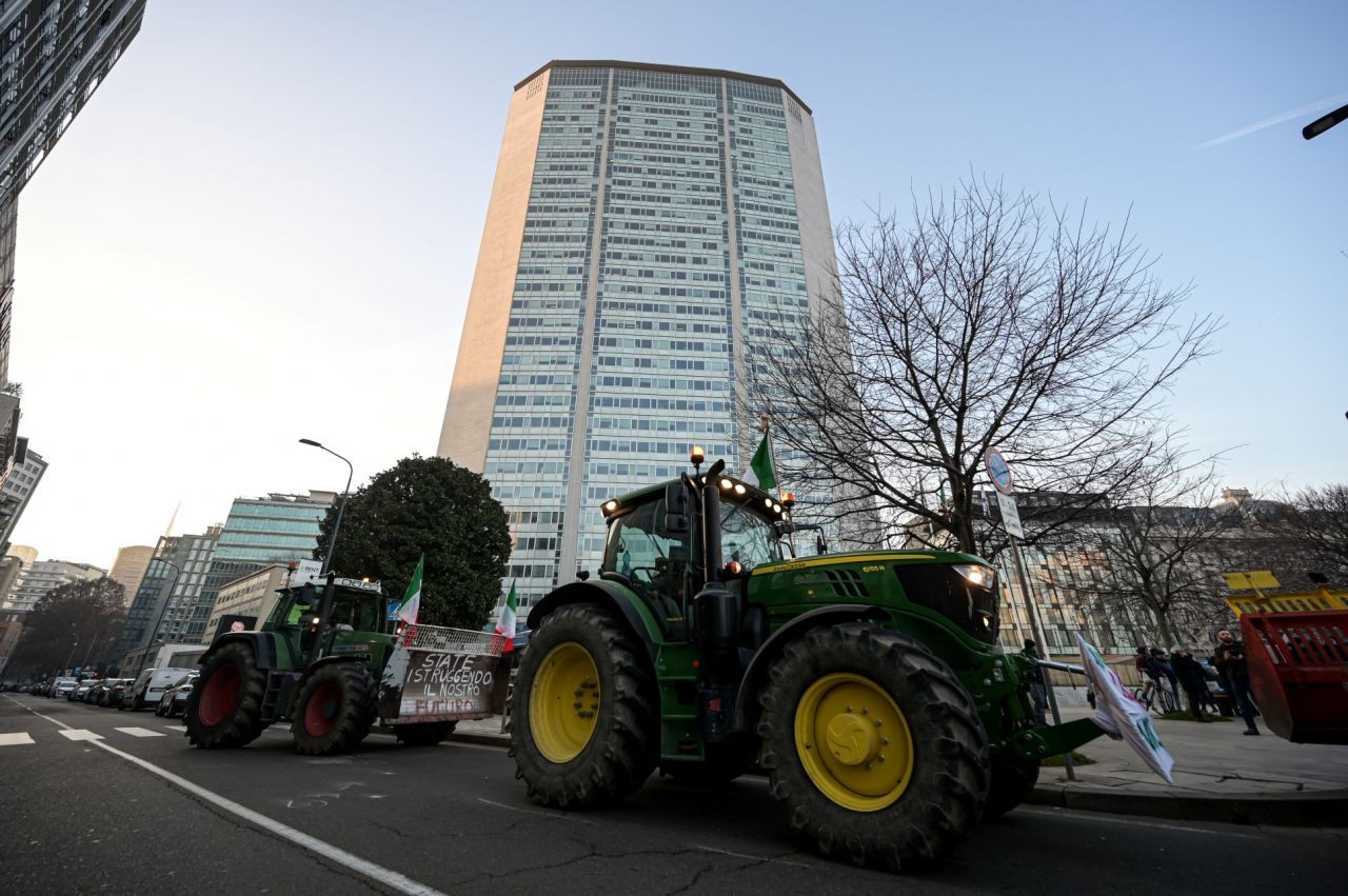 Çiftçiler protesto için Roma'ya ilerliyor:  "Kentin çevresini saracağız. Bunu yalnızca traktörlerle ve birkaç günlüğüne yapmayacağız" - Sayfa 21