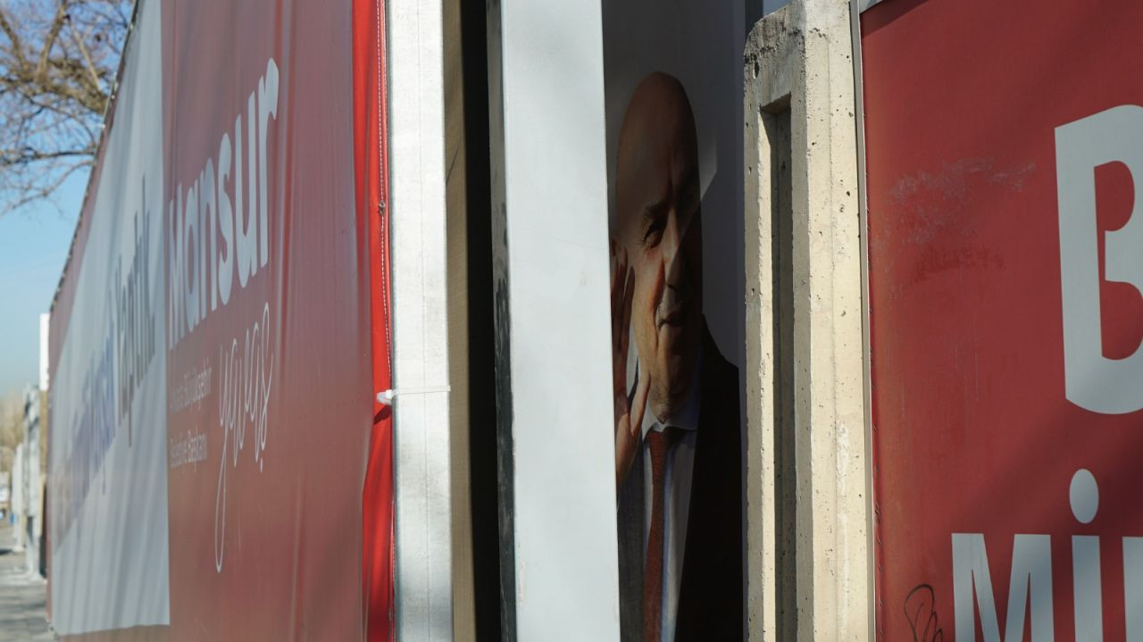 Sözde 'dürüst' seçim çalışması: Mansur Yavaş'tan Ankara'da Turgut Altınok'un pankartların engelleme! - Sayfa 8