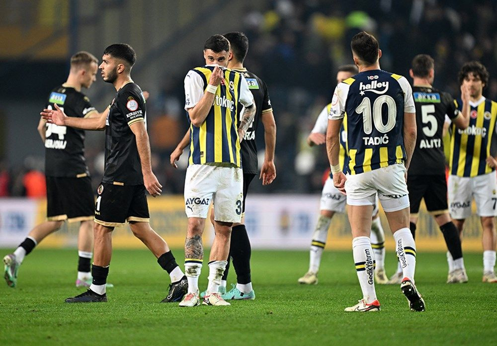 “Dusan Tadic yürüyerek oynuyor! Sebastian Szymanski uzun zamandır ortalarda yok! İsmail Kartal’ın kafası çok karışık, bu sonuç büyük travma yaratır” - Sayfa 7