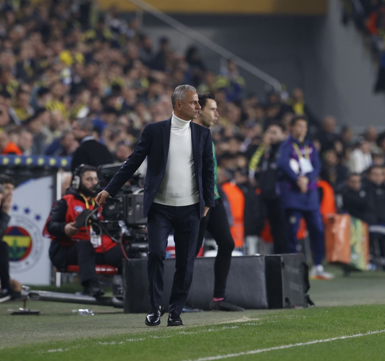 “Dusan Tadic yürüyerek oynuyor! Sebastian Szymanski uzun zamandır ortalarda yok! İsmail Kartal’ın kafası çok karışık, bu sonuç büyük travma yaratır” - Sayfa 11