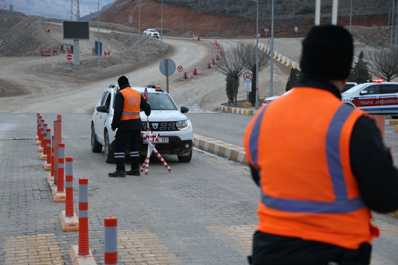 Erzincan'da facianın yaşandığı maden sahasında ailelerin acı bekleyişi... "Yardımcı olun, kurtarın" - Sayfa 8