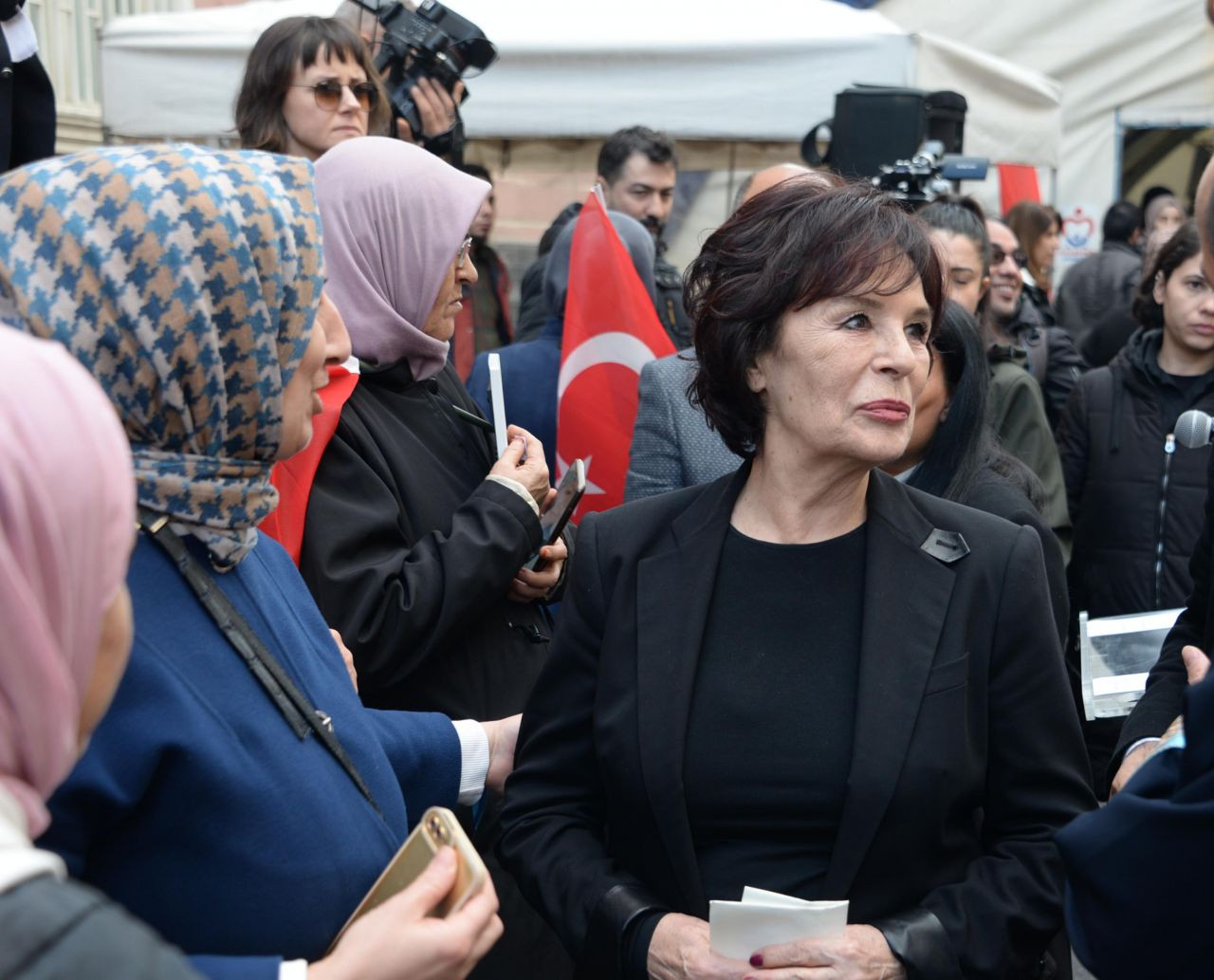 Usta sanatçı Hülya Koçyiğit Diyarbakır anneleriyle nöbet tuttu! - Sayfa 5