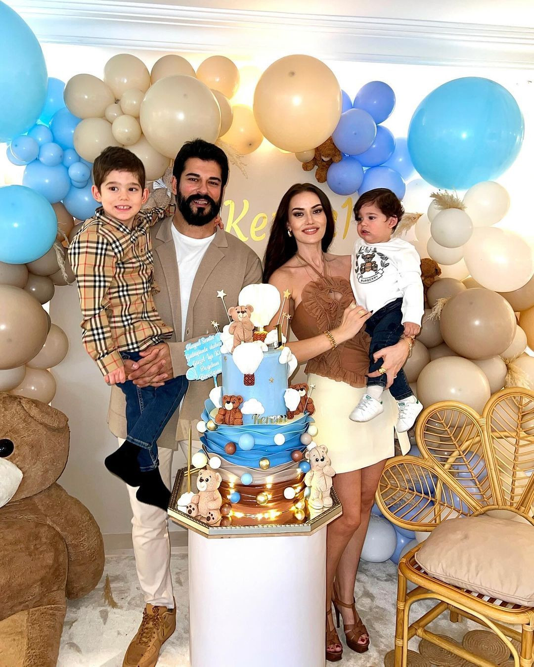 Ünlülerin çocukları! İşte Kıvanç Tatlıtuğ, Burak Özçvit, Şevval Sam, Aslı Enver ve daha birçok ünlü ismin çocukları - Sayfa 19