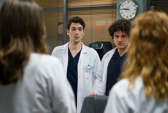 Bahar dizisi reytinglerde zirvenin sahibi oldu! Demet Evgar'ın dans performansına ve oyunculuğuna övgüler yağdı - Sayfa 5