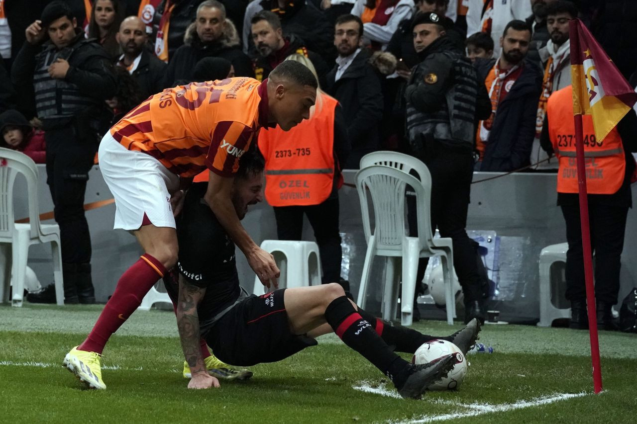 Nihat Kahveci Galatasaray'ın yıldızlarını yerden yere vurdu: Ben Brezilya Futbol Federasyonu olsam Vinicius'un ve Tete'nin pasaportlarını iptal ederdim! - Sayfa 5