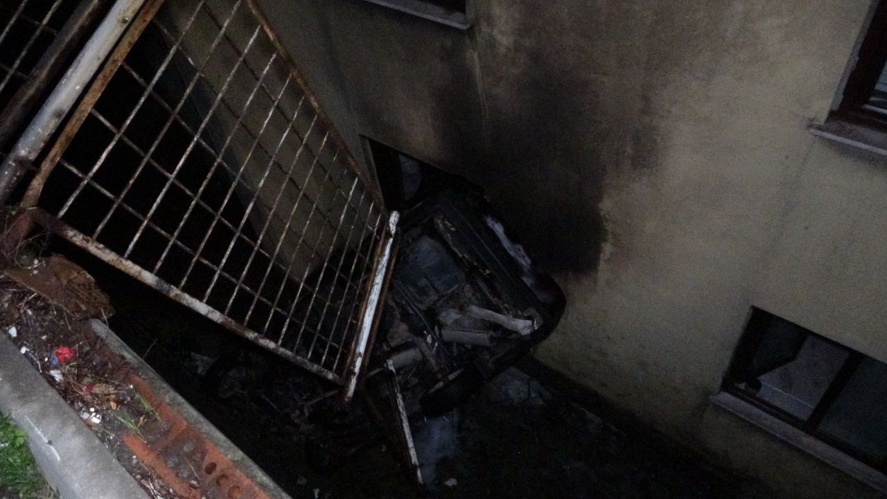 Buzdolabını tamire götüren sürücü aracı ile 10 metreden apartman boşluğuna uçtu - Sayfa 1