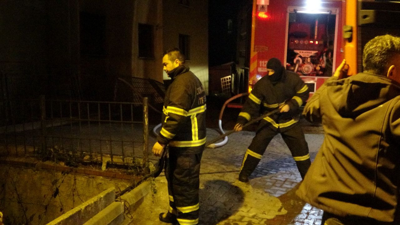 Buzdolabını tamire götüren sürücü aracı ile 10 metreden apartman boşluğuna uçtu - Sayfa 2