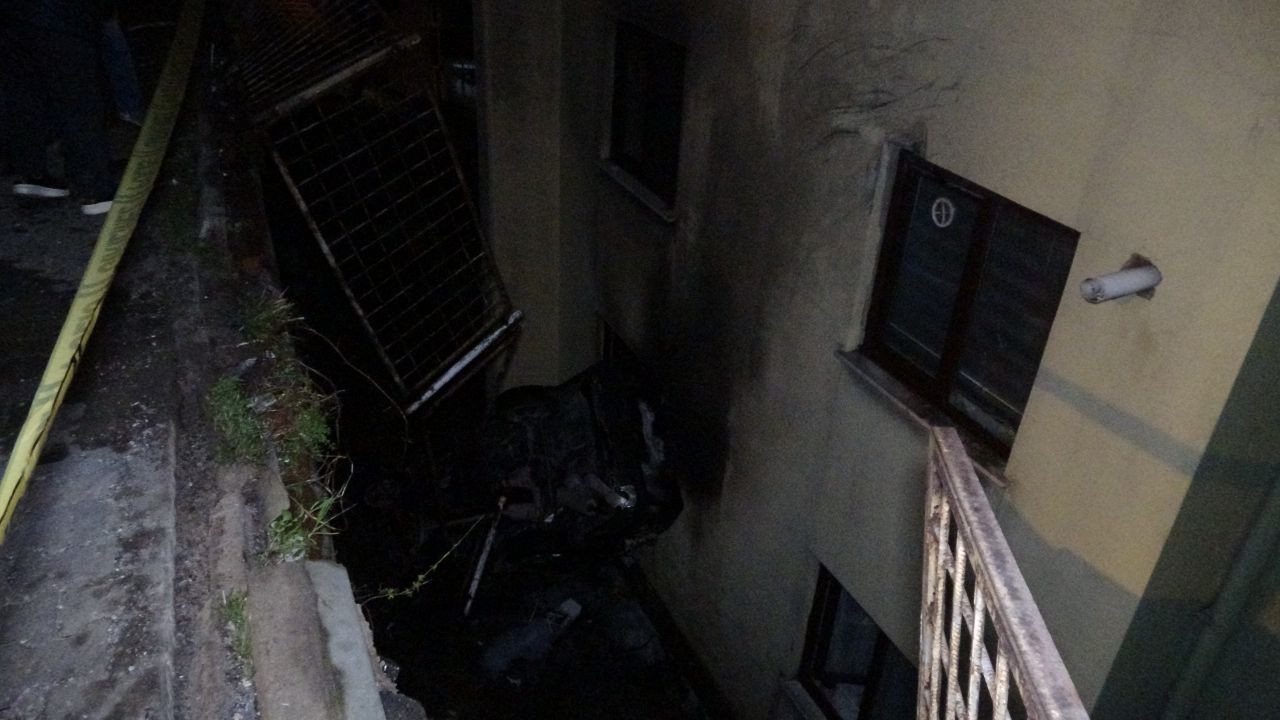 Buzdolabını tamire götüren sürücü aracı ile 10 metreden apartman boşluğuna uçtu - Sayfa 4