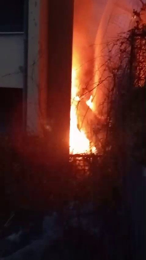 Buzdolabını tamire götüren sürücü aracı ile 10 metreden apartman boşluğuna uçtu - Sayfa 5