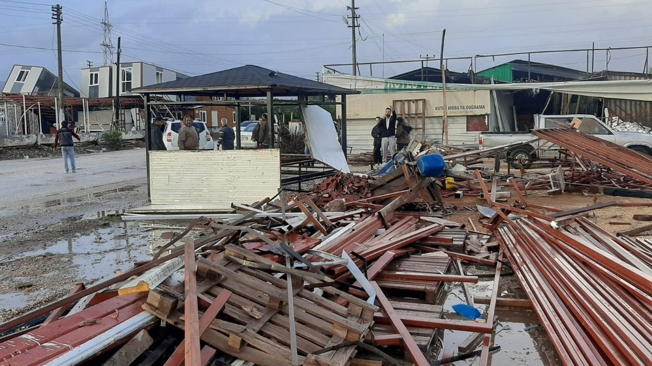 Antalya'yı sağanak vurdu: Kumluca ve Demre'de 'hortum' çıktı - Sayfa 7