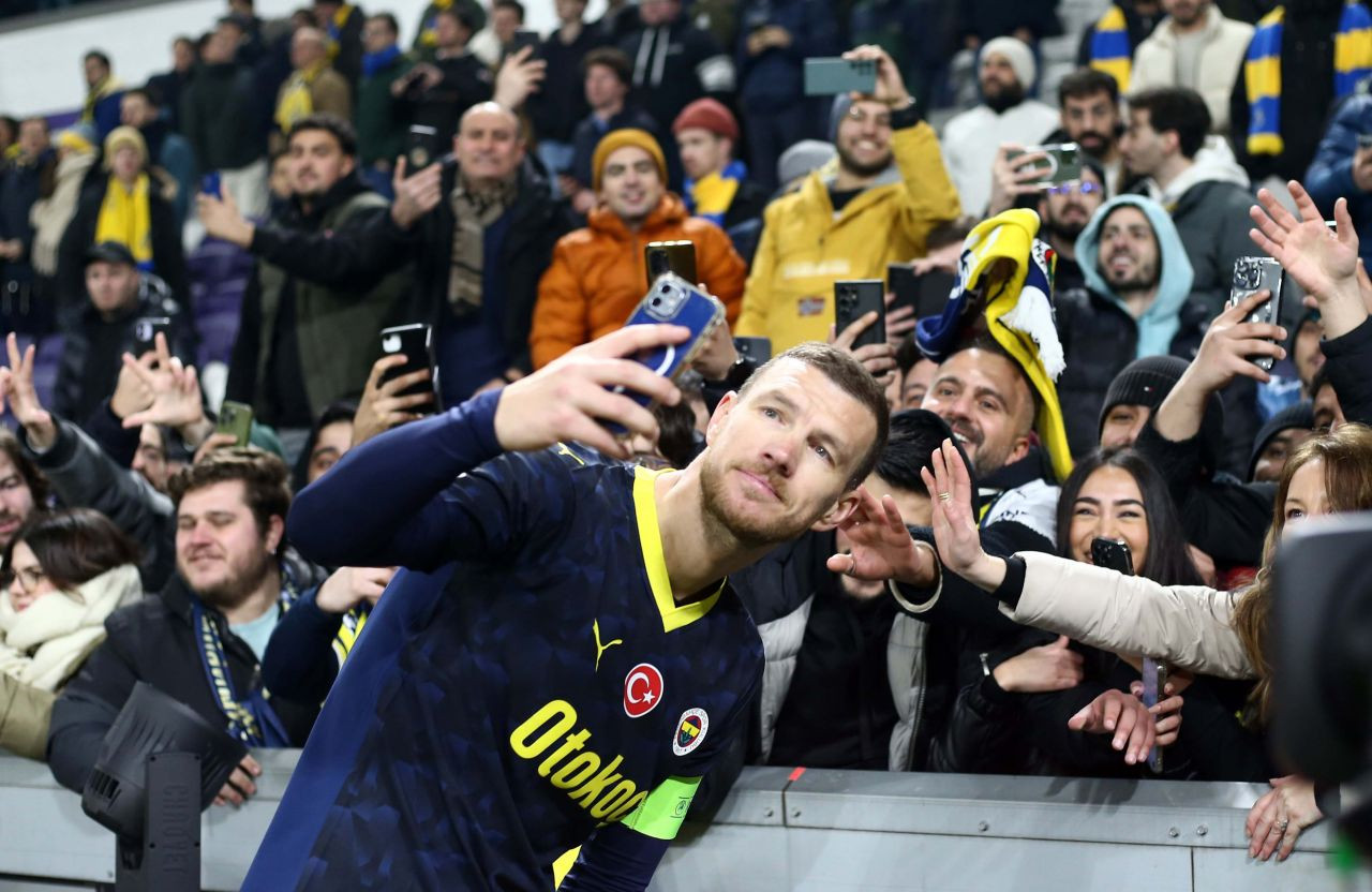 Canlı yayında Fenerbahçelileri çıldırtan sözler! Herkes Sacha Boey'i geçmesini beklerken, Rıdvan Dilmen'den Ferdi Kadıoğlu için şok bonservis açıklaması: "Onun için ödenecek tutar budur..." - Sayfa 8